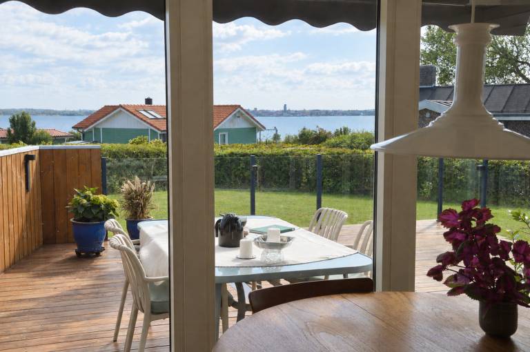 Sommerhus med udsigt til vandet ved Grønsund