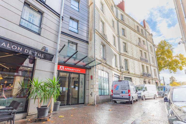 Serviced apartment with patio | Suitable for remote work — photo 4
