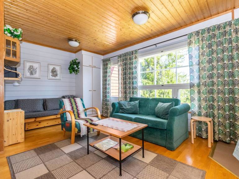 Vacation home with sauna & patio — photo 5