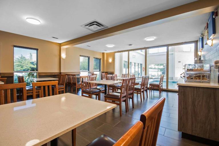 Comfort Inn & Suites Langley — photo 5