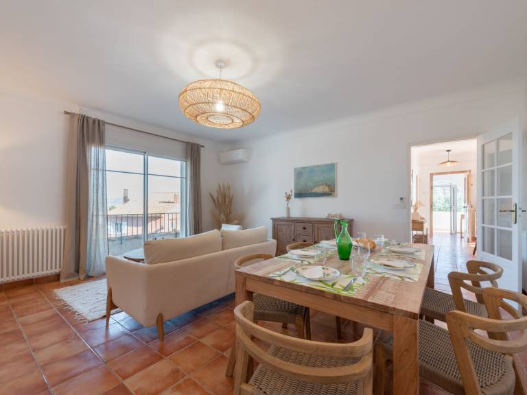 Rental apartment with terrace, barbeque & yard — photo 3