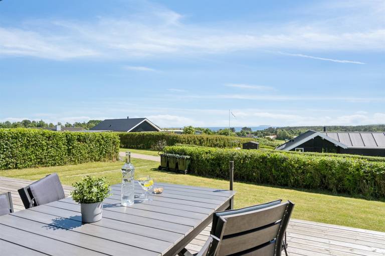 Charming vacation home with yard, grill & patio | Sea view | Pets are welcome — photo 2
