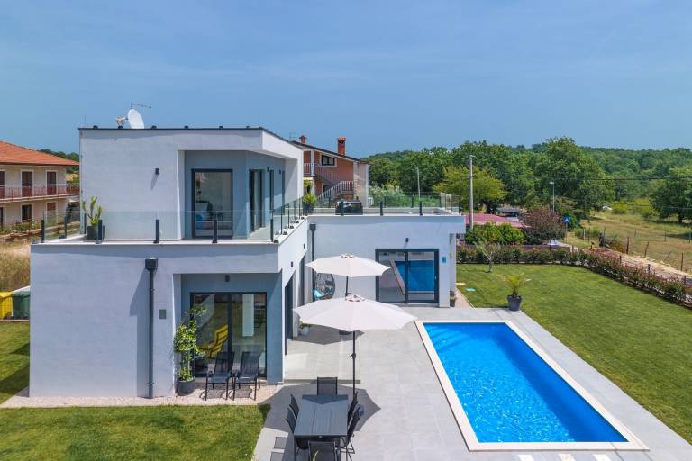 Fully equipped villa with grill, patio & pool | Pets are welcome — photo 3