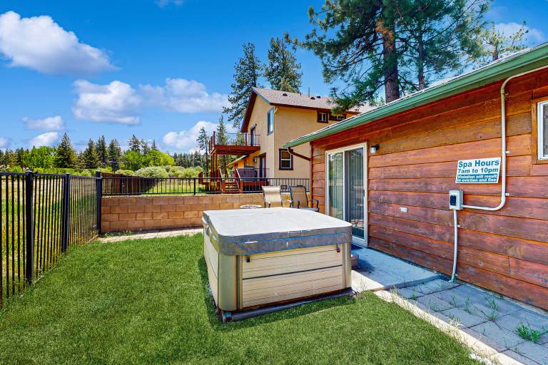Meadow-Front Metcalf Bay Cabin Hot Tub, Air Hockey, Firepit & Lake Views — photo 2