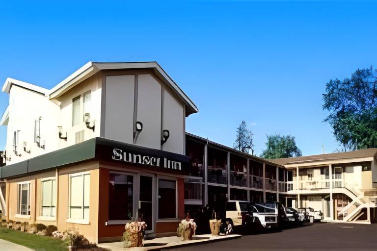 Sunset Inn in Niagara Falls, ON