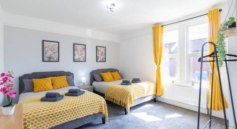 House with 4 rooms for 11 persons in Portsmouth