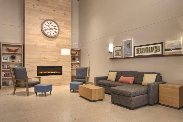 Country Inn & Suites by Radisson, Dubuque, IA — photo 2