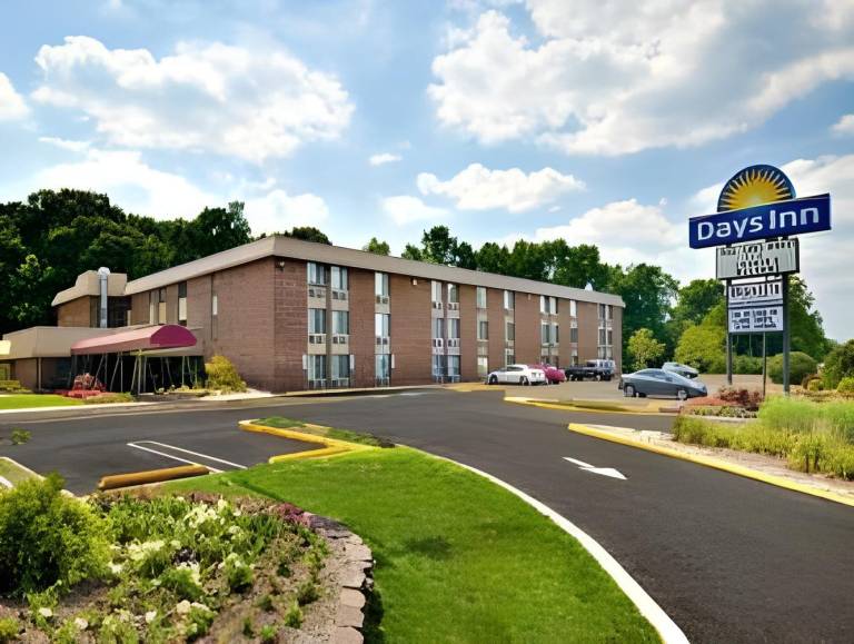 Windsor Hotel in Hightstown, NJ