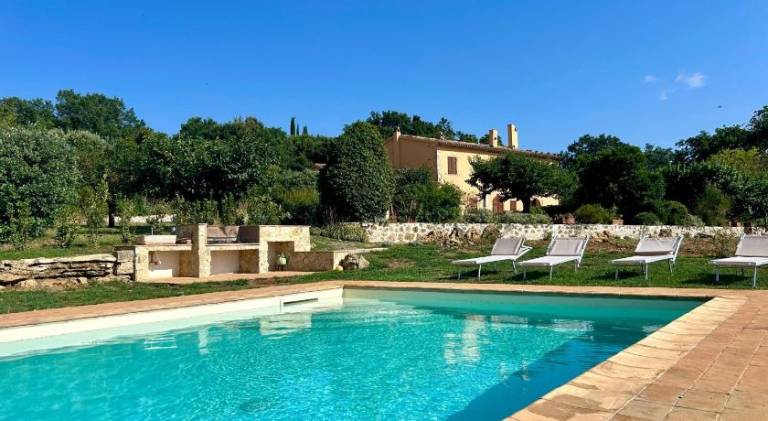 Ample villa with grill, yard & pool | Suitable for remote work | Pets allowed — photo 4