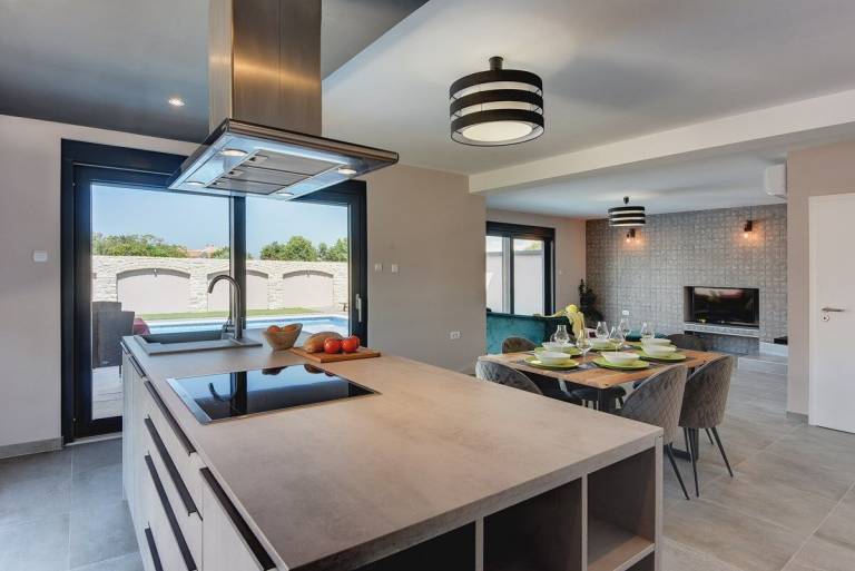 Vacation home with terrace, pool & BBQ | Dogs allowed in Pula