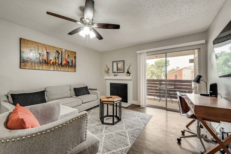 I009–World Cup Stay - 18 min to AT&T - Sleeps 3 - Public Transit — photo 3
