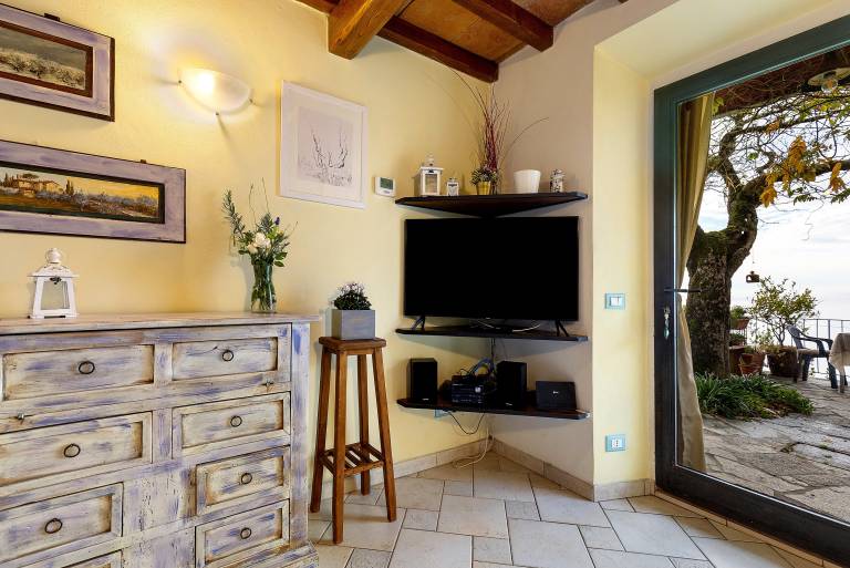 The Smiling Cottage in Tuscany with Breathtaking Views — photo 4