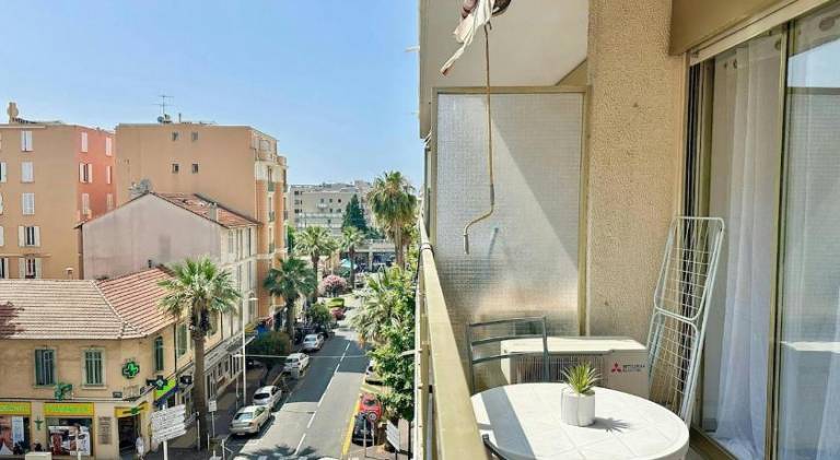 Holiday apartment with 1 room for 3 persons in Antibes