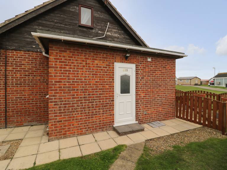 Cottage with garden | Beach view — photo 2