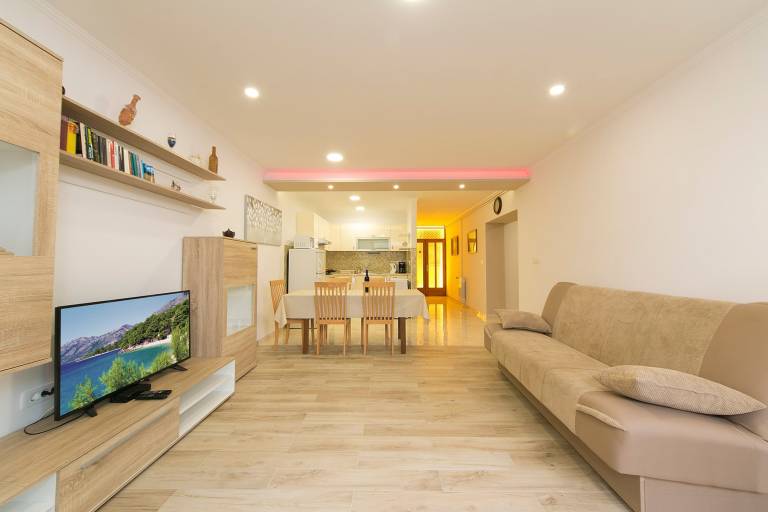 Three bedroom apartment with terrace and sea view Brela, Makarska (A-20778-b) — photo 2