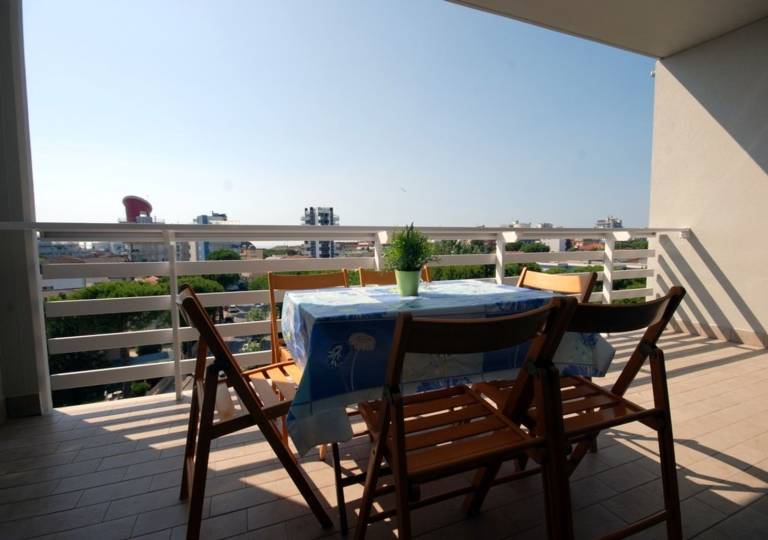 Apartment with patio — photo 2