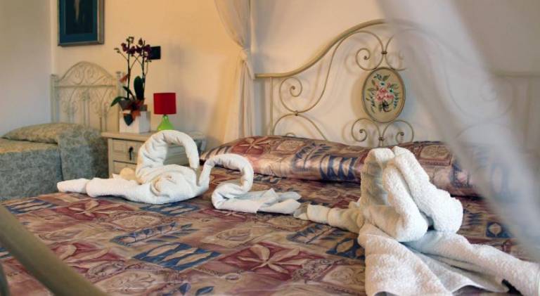 Ample rental apartment with BBQ, terrace & yard | Pet-friendly — photo 2