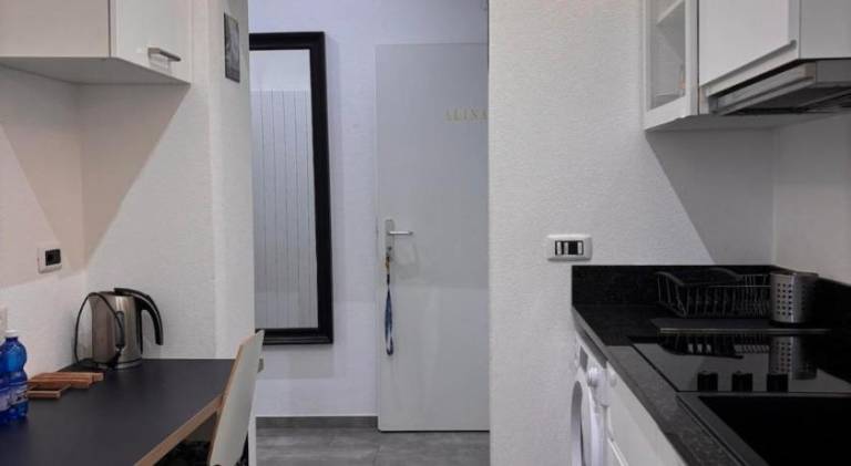Rental apartment with yard & patio — photo 4