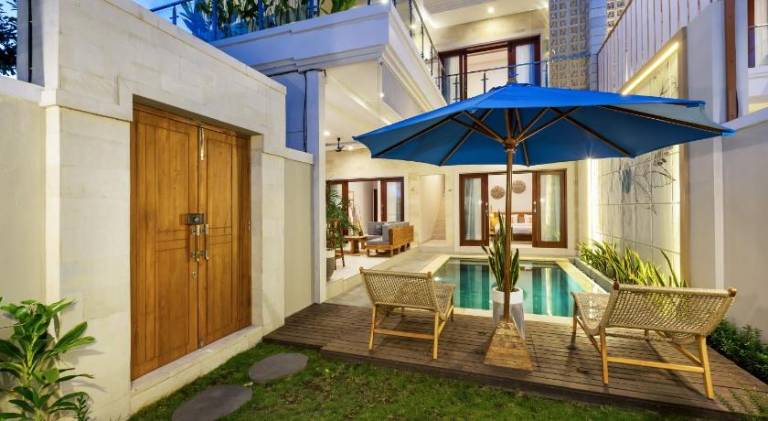 Villa with patio, grill & yard — photo 3