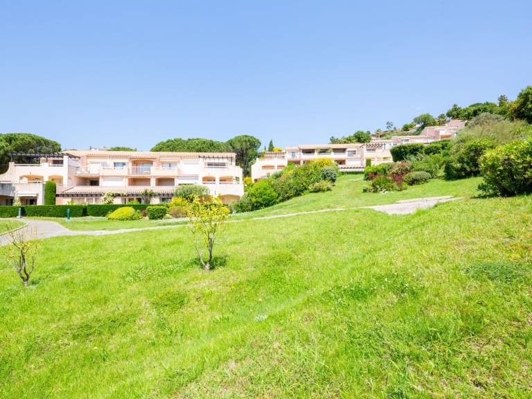 Apartment with terrace, yard & pool | Sea view — photo 3