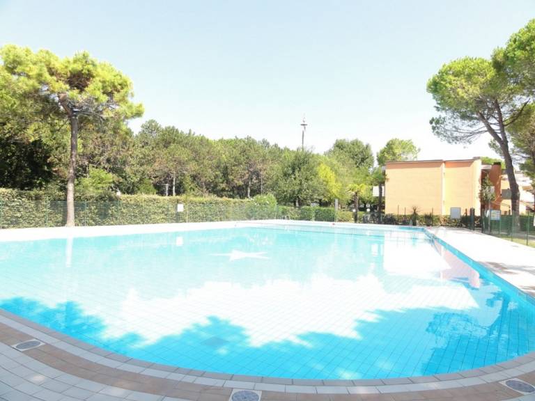 Appartamento a Bibione con giardino e piscina