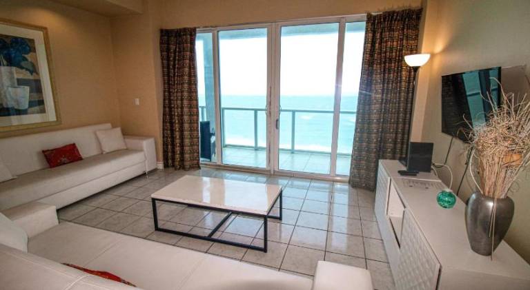 Castle Ph2 Balcony Oceanfront Condo, Beach Access, Pool, Tennis, Free Parking — photo 2