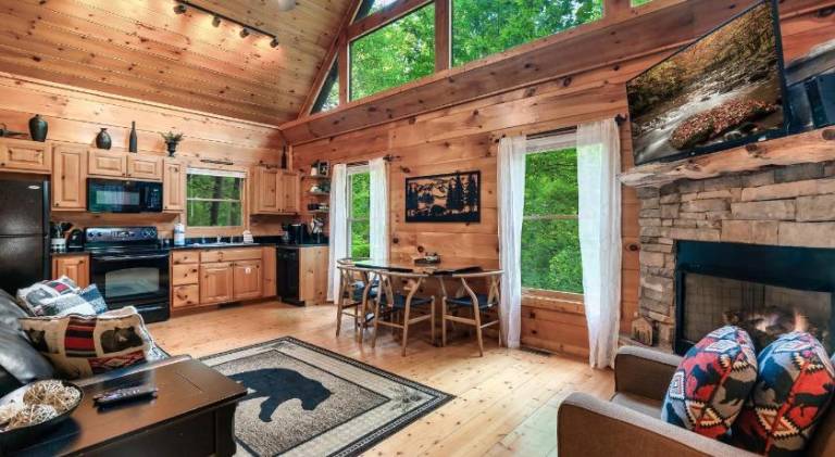 Vacation home with jacuzzi in Pigeon Forge, TN
