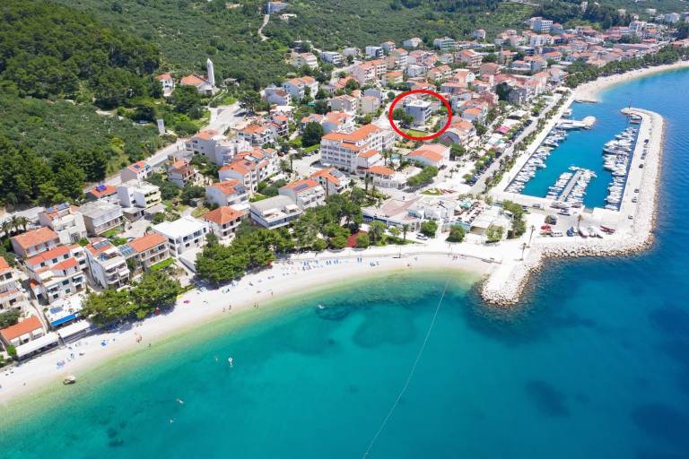 Fully equipped lovely rental apartment with barbecue, yard & patio | Sea view | Beach nearby | Pet-friendly in Tucepi