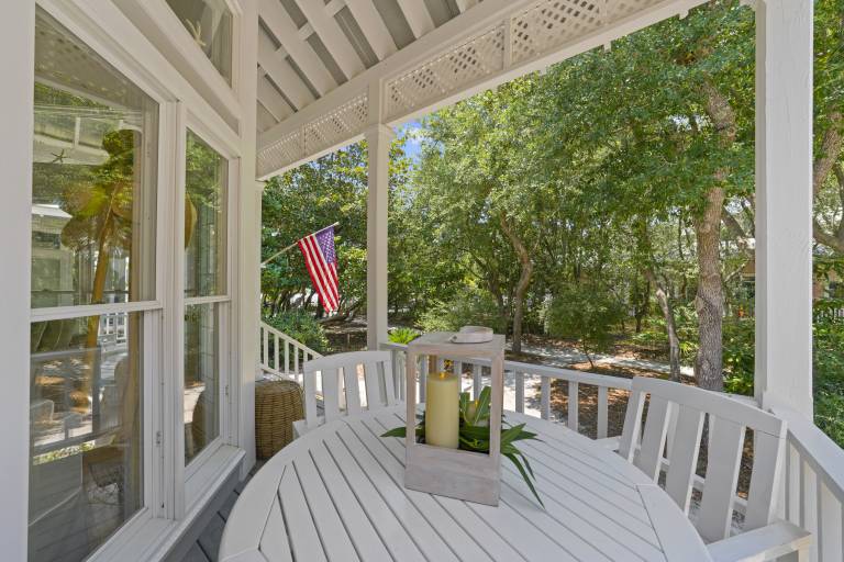 House with heated pool & grill | City view — photo 4