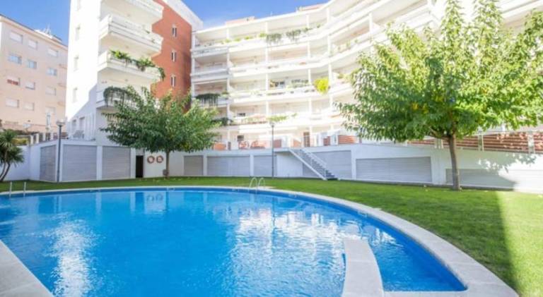 Holiday apartment with pool | Beach nearby | Pets are welcome in Lloret de Mar