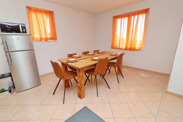 Fully equipped rental apartment with terrace & grill | Sea view | Dogs allowed — photo 4