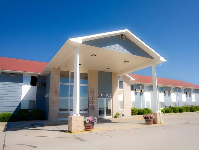 Alliance Hotel & Suites, a Howard Johnson by Wyndham in Alliance, NE