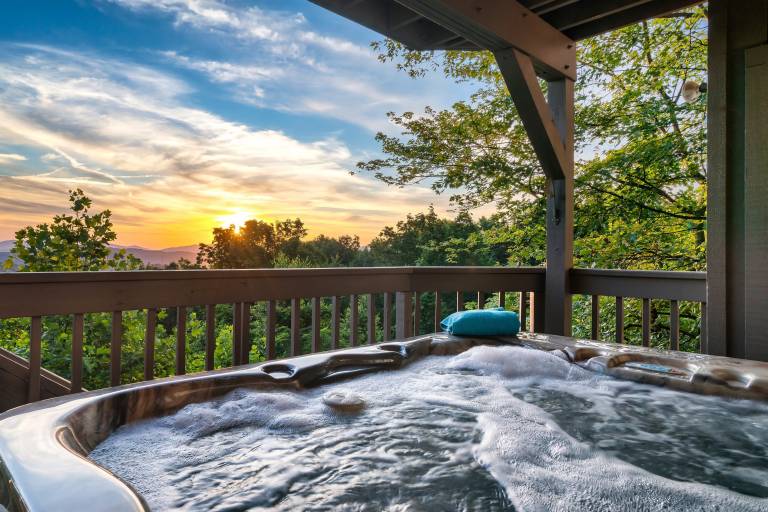 Incredible Views! Massage Chairs, Hot-tub, WiFi — photo 4