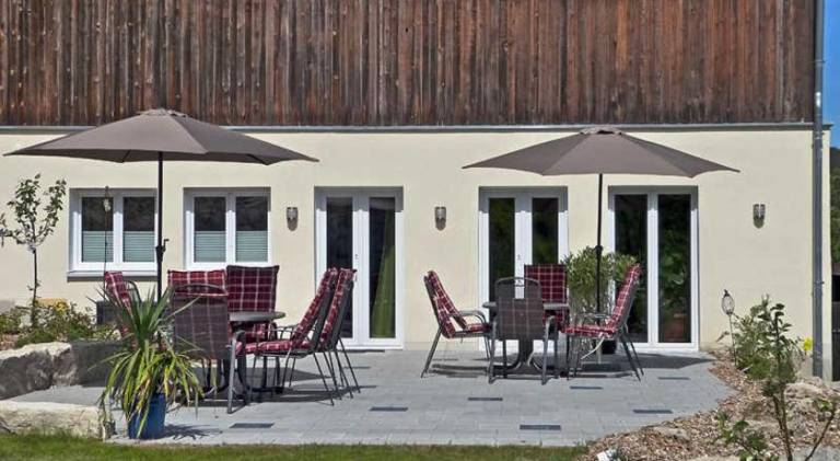 Holiday apartment with pool, terrace & yard | Pet-friendly — photo 4