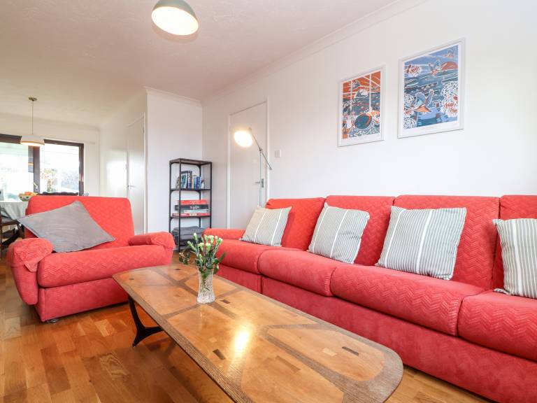 Family-oriented cottage with garden | Beach view | Pet-friendly — photo 3