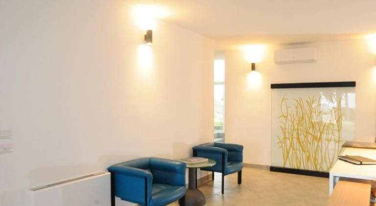 Serviced apartment with yard — photo 4