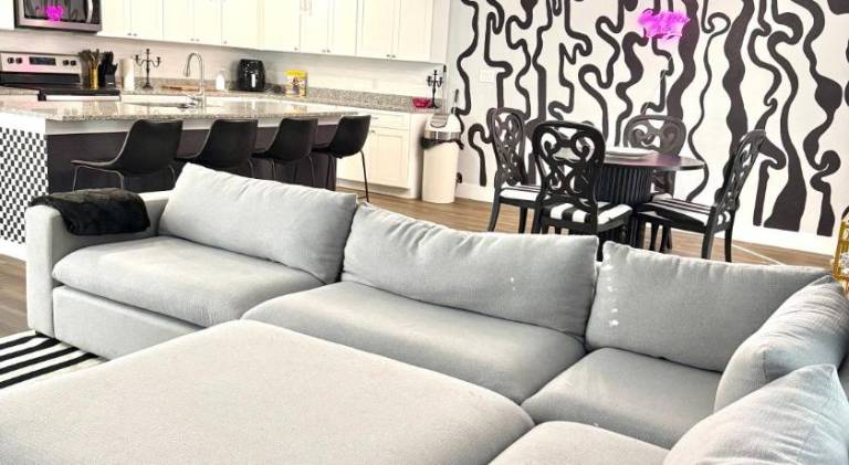 Wonderful serviced apartment with patio | Close to Tower of the Americas | Perfect for remote work | Pet-friendly — photo 3