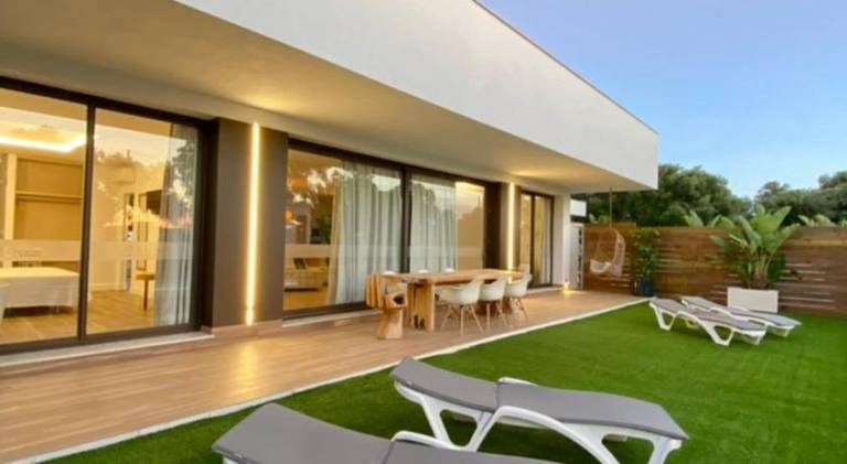 Villa with patio, garden & private pool — photo 4