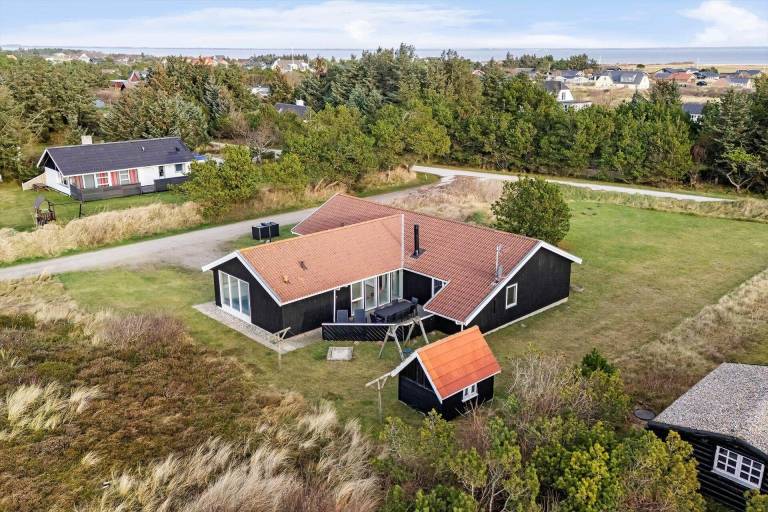 Vacation home with sauna, garden & BBQ — photo 2