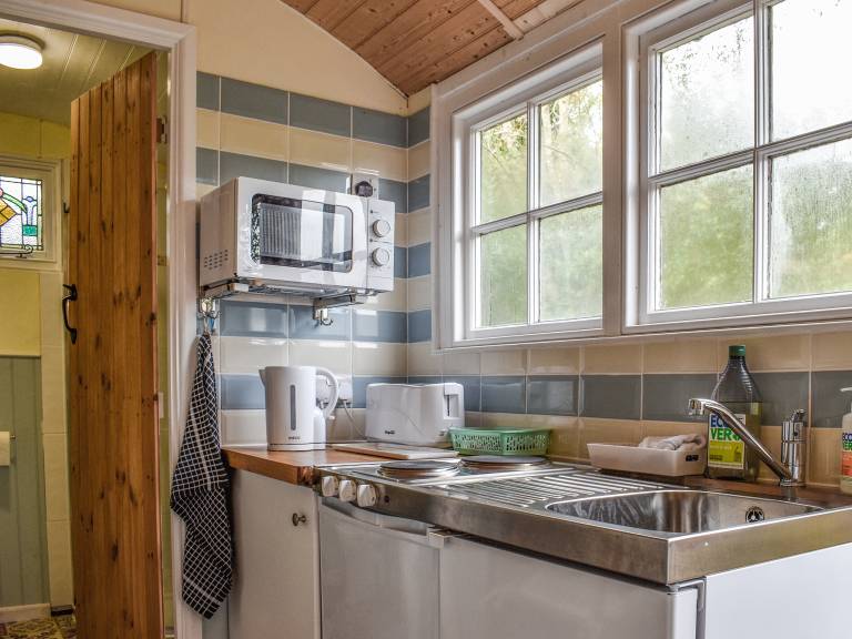 Cottage with garden | River view — photo 4