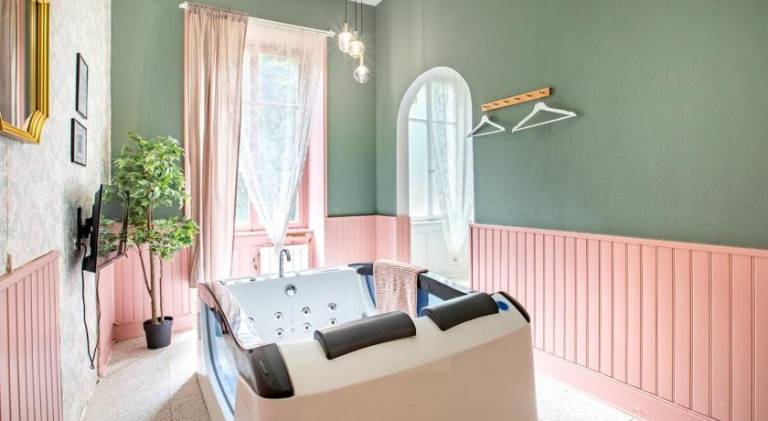 Suite DeLuxe Esprit Royaute - Jacuzzi, MULHOUSE CENTRE — photo 4