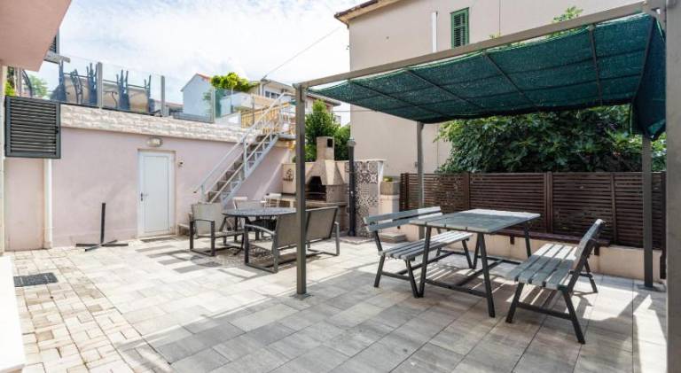 Villa Violeta with the sea view, 3 min walk to the beach in Split