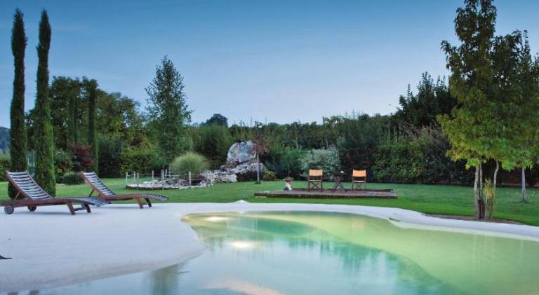 Serviced apartment with pool, patio & garden | Pet-friendly in Lazise