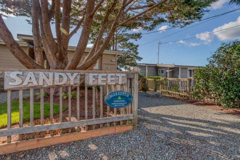 Sandy Feet — photo 2
