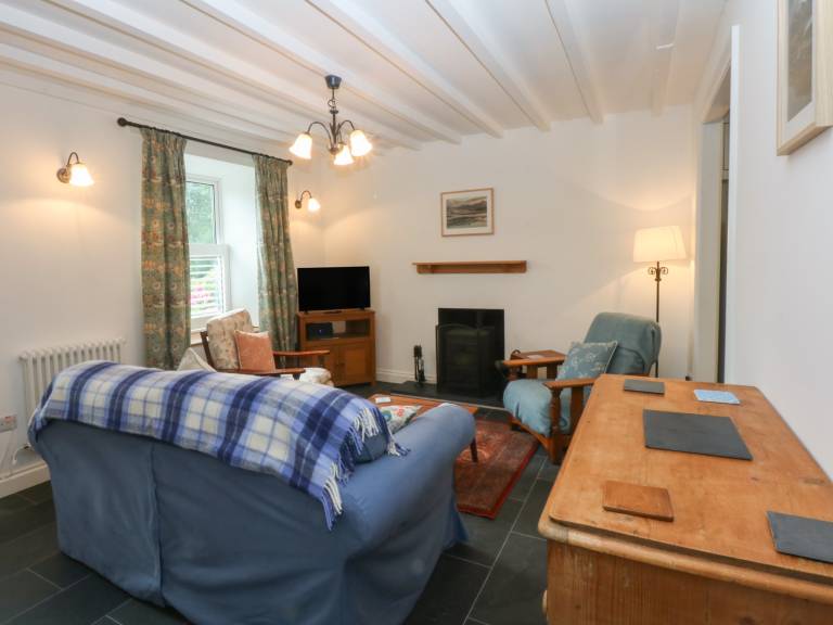 Child-friendly cottage with yard | Pets allowed — photo 2