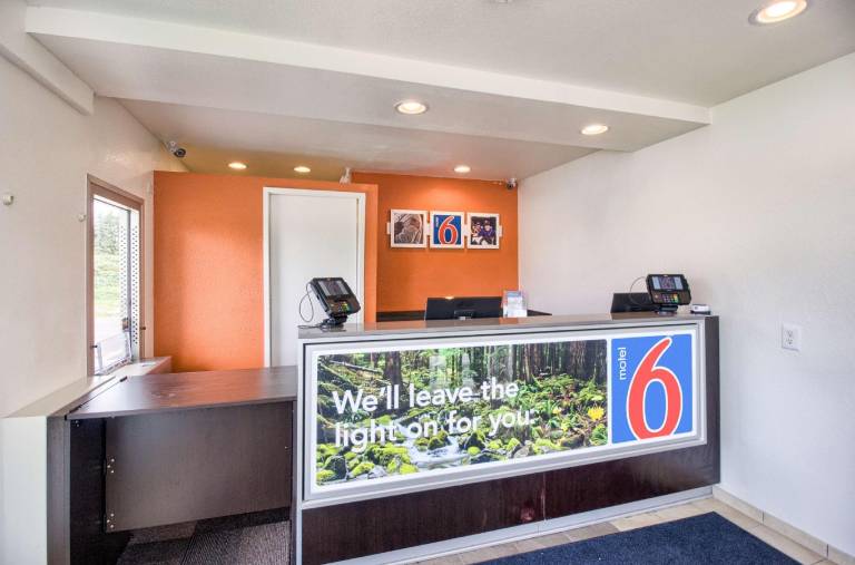 Motel 6 Everett, WA - South — photo 3