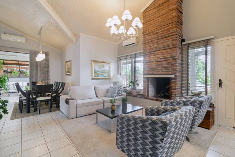 House with BBQ, yard & private pool | Pets are welcome — photo 4