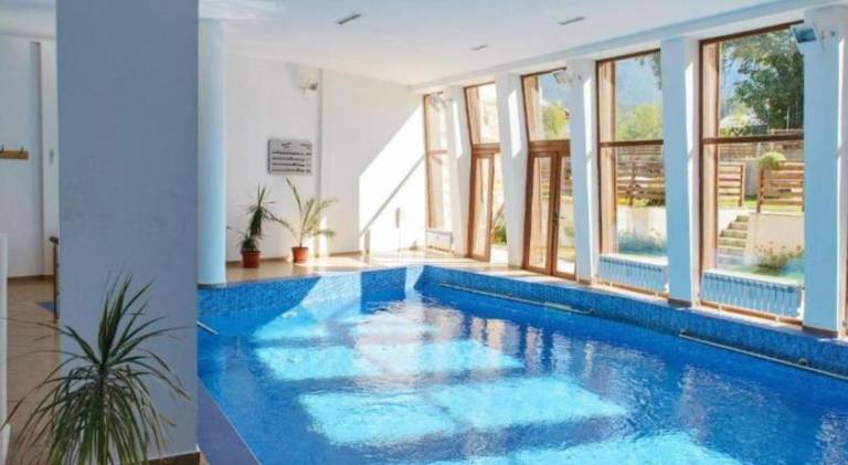 Apartment with pool — photo 3