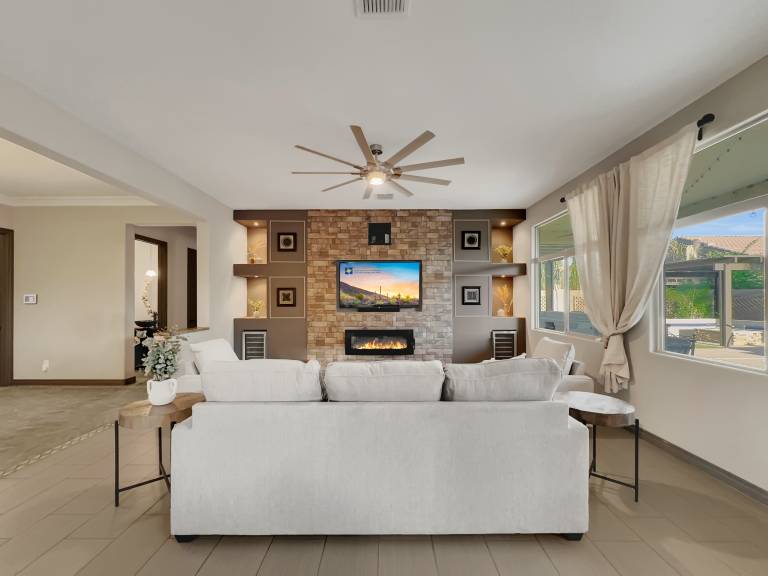 Family-friendly vacation home with patio, private pool & garden | Pets allowed — photo 5