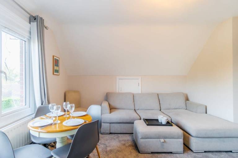 Condo  Ascot